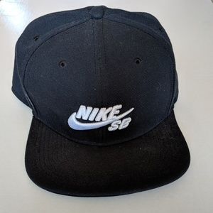 Black nike SB snapback-LIKE NEW!!